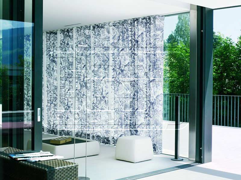 Retractable side curtain
